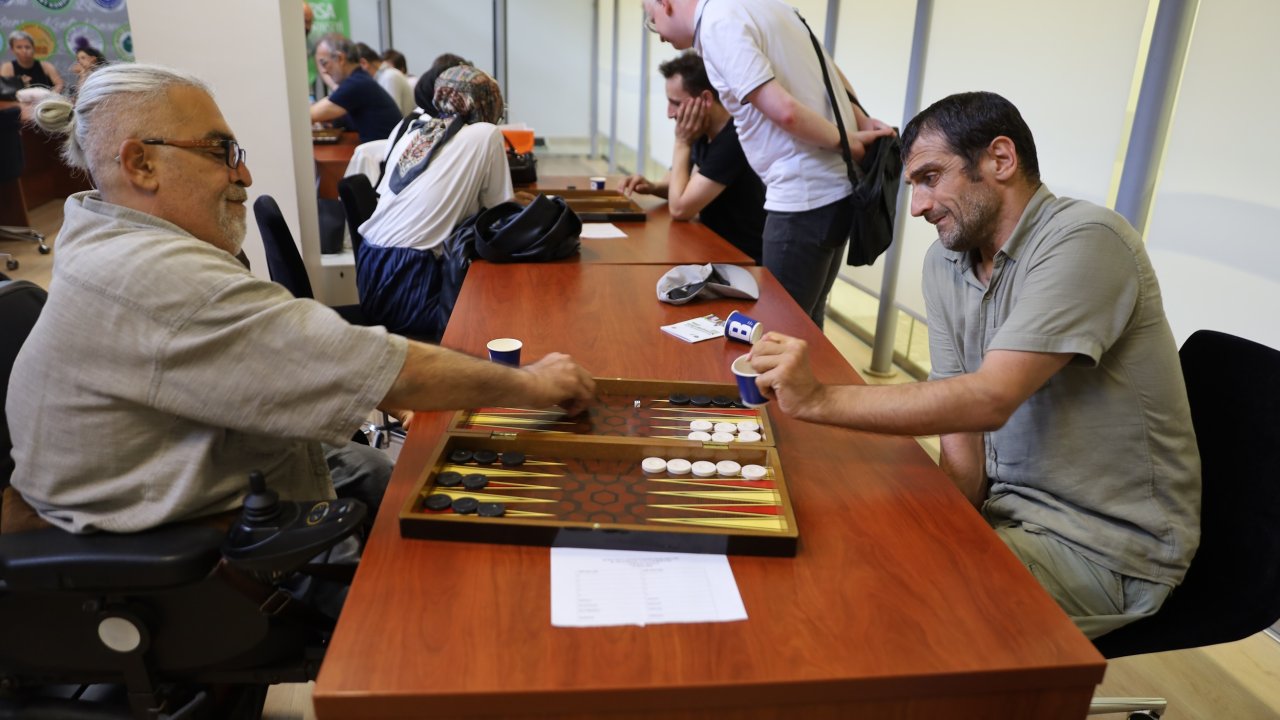 Bursa'da zarlar 'eşitlik ve beraberlik' için atıldı