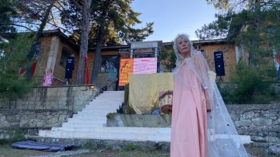 Çanakkale'de 'Yunan Mitolojik Tanrıları ve Truva Defilesi' düzenlendi