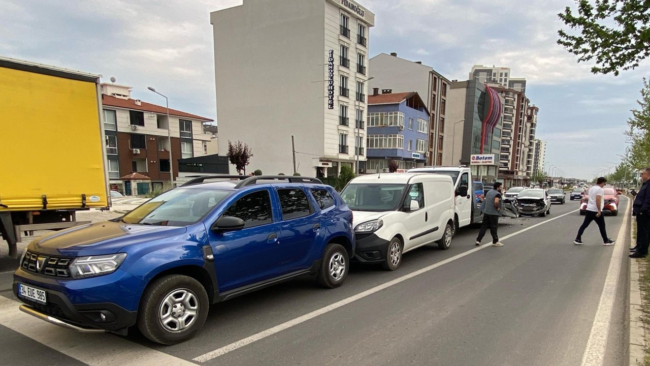 Çorlu'da zincirleme kaza; 2 yaralı