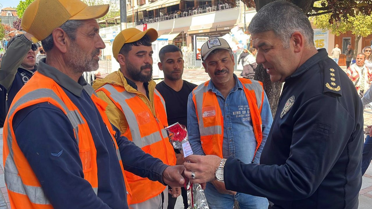 Edirne Emniyet Müdürü Karaburun, işçilere karanfil dağıttı