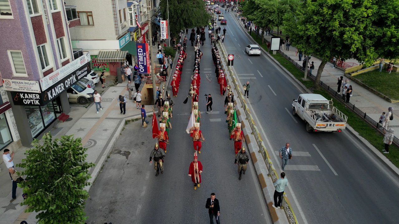 Edirne'de fetih ruhu; şahi topları eşliğinde Meriç Köprüsü'nden geçtiler