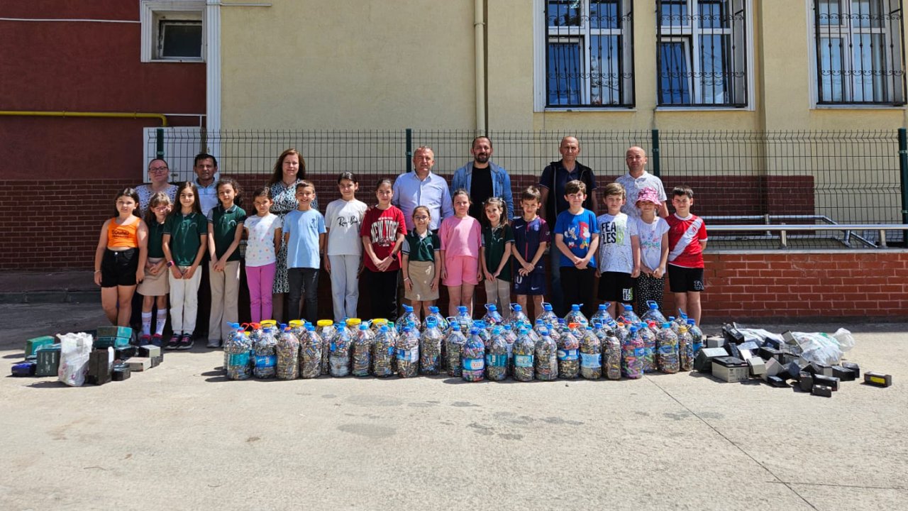 Edirne’de ilkokul öğrencileri 1 ton atık pil topladı