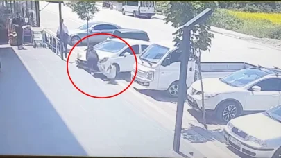 Fren yerine gaza basan sürücü, lise öğrencisini otomobilin altına aldı; o anlar kamerada