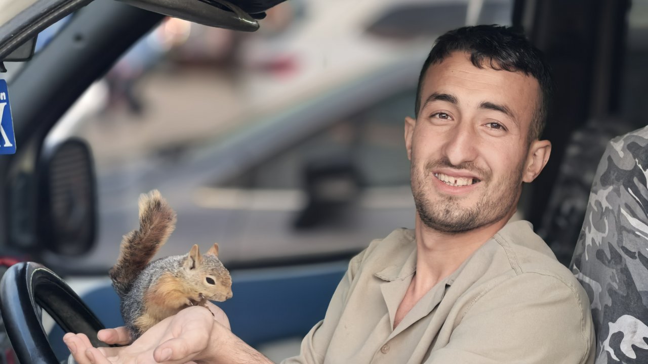 Hasta halde bulduğu sincapla aralarında bağ oluştu