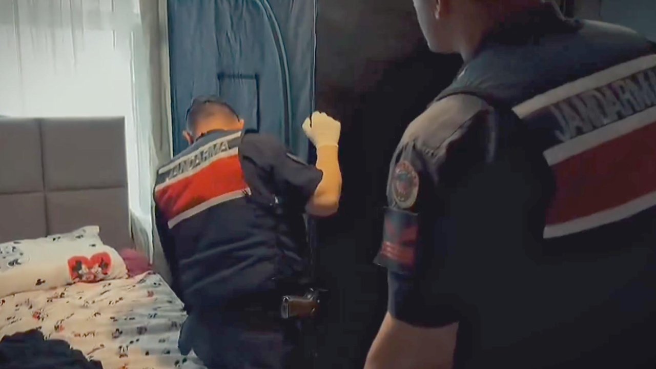 İklimlendirme sistemiyle uyuşturucu yetiştirilen eve operasyon: 2 gözaltı
