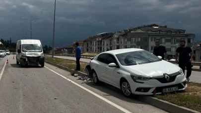 İnegöl'de minibüs, otomobile arkadan çarptı: 1 yaralı
