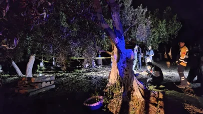 Kendisinden haber alamadığı oğlunu bağ evinde baltayla öldürülmüş halde buldu