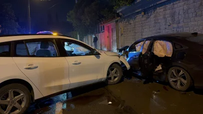 Kocaeli'de iki otomobil çarpıştı: 6 yaralı