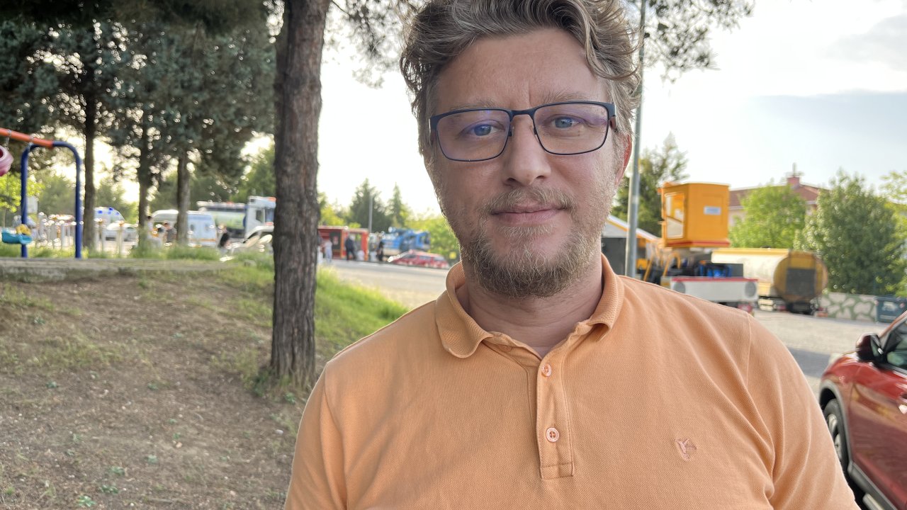 Kocaeli’de, tadilat sırasında okulun çatısında çıkan yangın söndürüldü