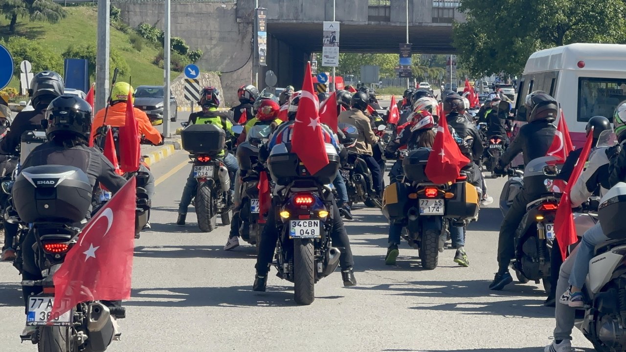Motosiklet tutkunlarından 19 Mayıs korteji