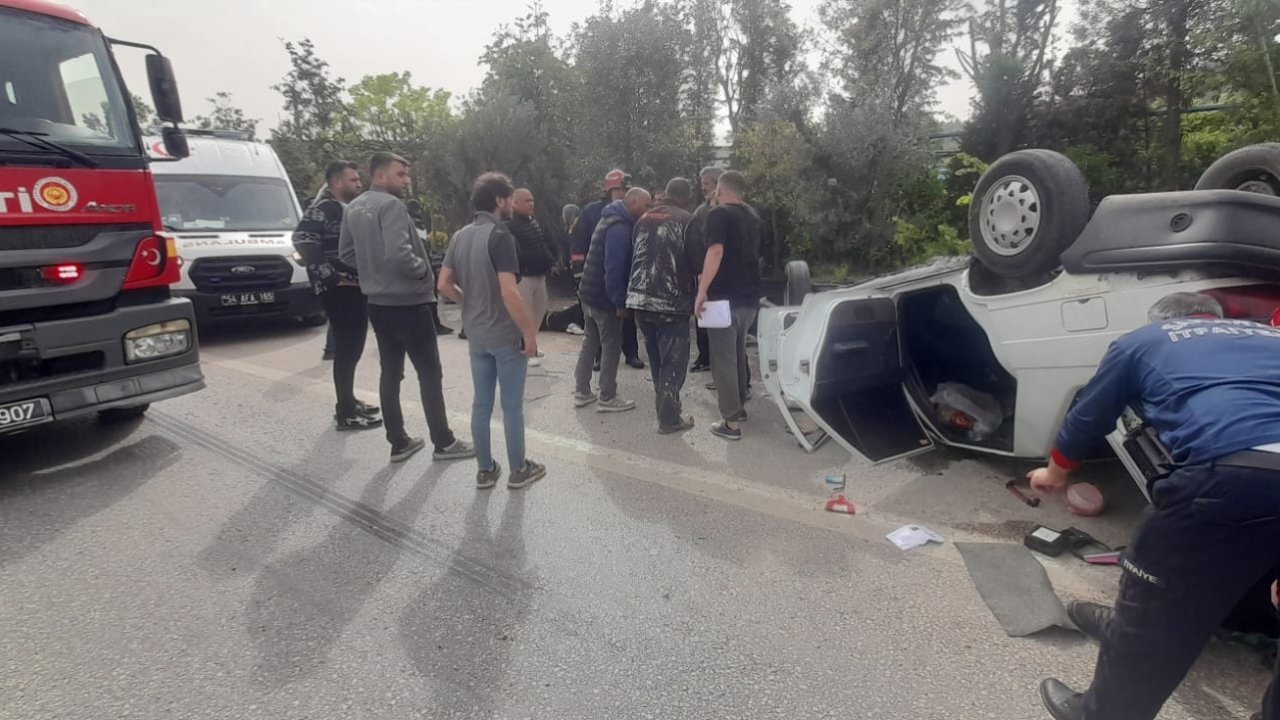 Sakarya'da otomobil ters döndü; 1 yaralı