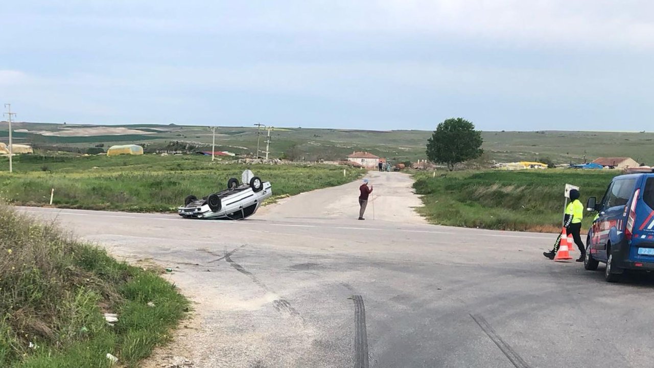 Takla atan otomobilin alkollü sürücüsü yaralandı