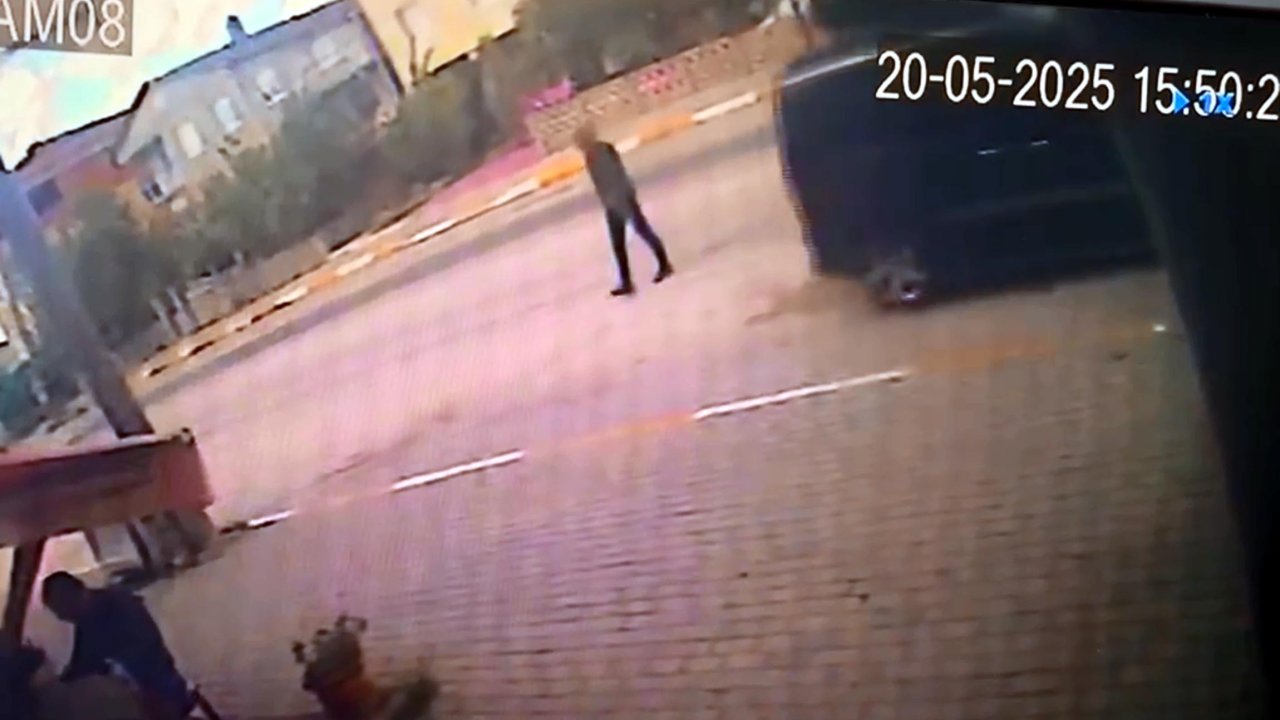 Hafif ticari araç yayaya çarptı