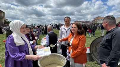 Tekirdağ'da keşkek şenliğinde 12 ton keşkek dağıtıldı