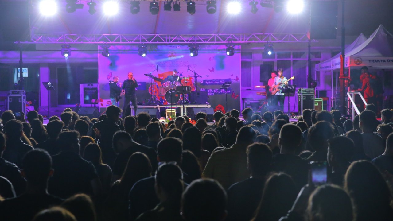 TÜ'de bahar şenliklerinde konserler verildi