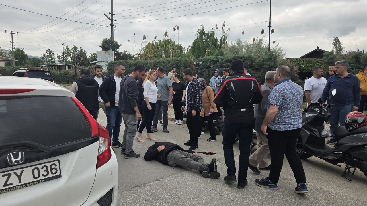 Yavaşlayan trafikte duran motosiklete başka bir motosiklet çarptı: 2 yaralı