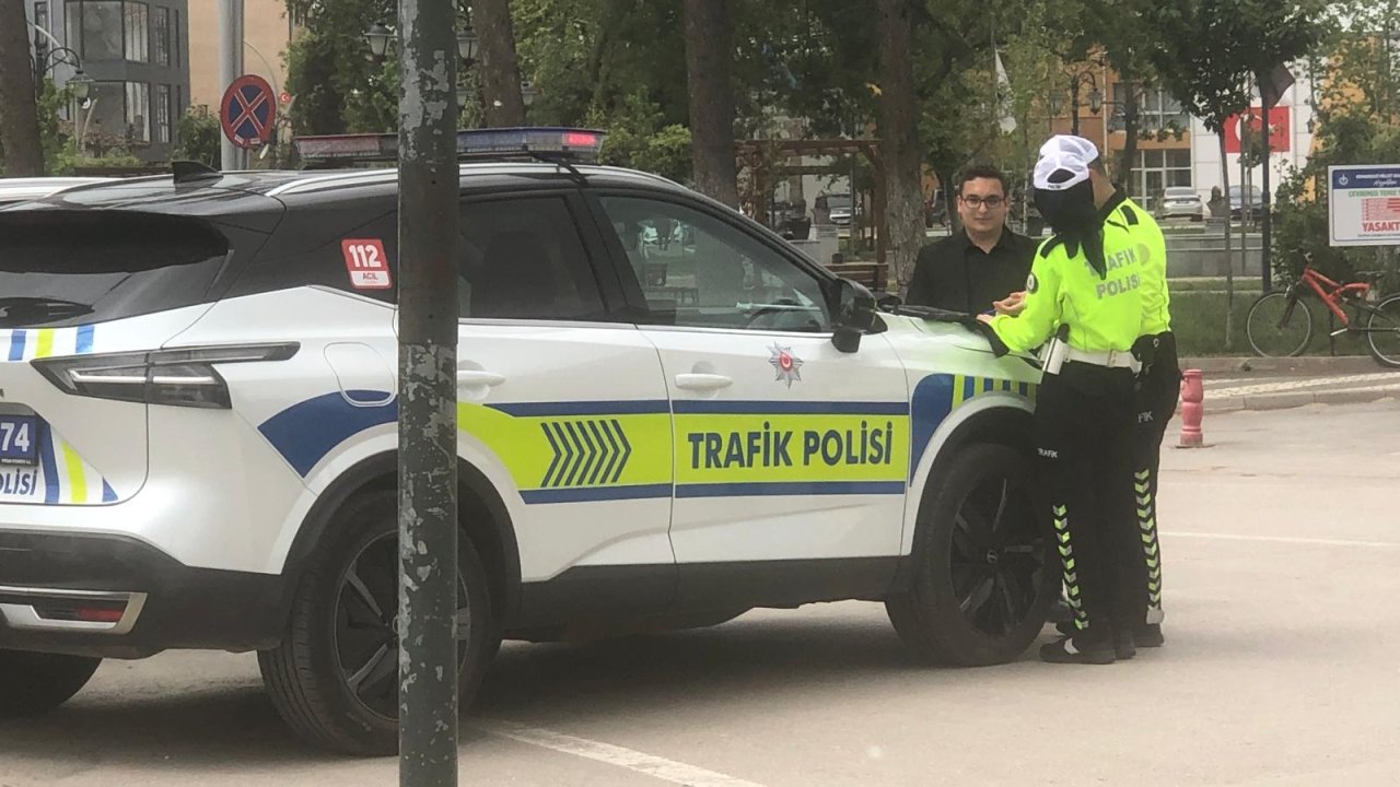 Yenişehir’de sürücülere trafik güvenliği ile ilgili broşür dağıtıldı
