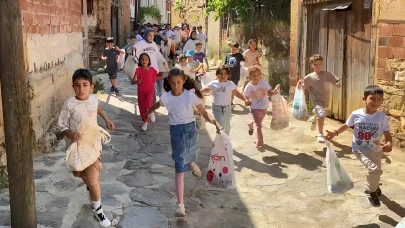 ‘Adak toplama’ geleneği 7 asırdır yaşatılıyor; çocuklar kapı kapı dolaşıp şeker ve tatlı topluyor