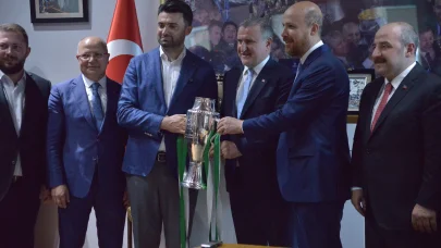 Bakan Bak: Bursaspor'u, Süper Lig'de görmek istiyoruz