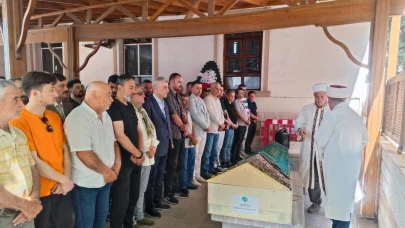 Bakan Bolat, eşinin teyzesinin cenazesine katıldı