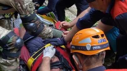 Balık tutmaya gittiği şelalede düşünce kalçasındaki platin yerinden çıktı; helikopterle kurtarıldı