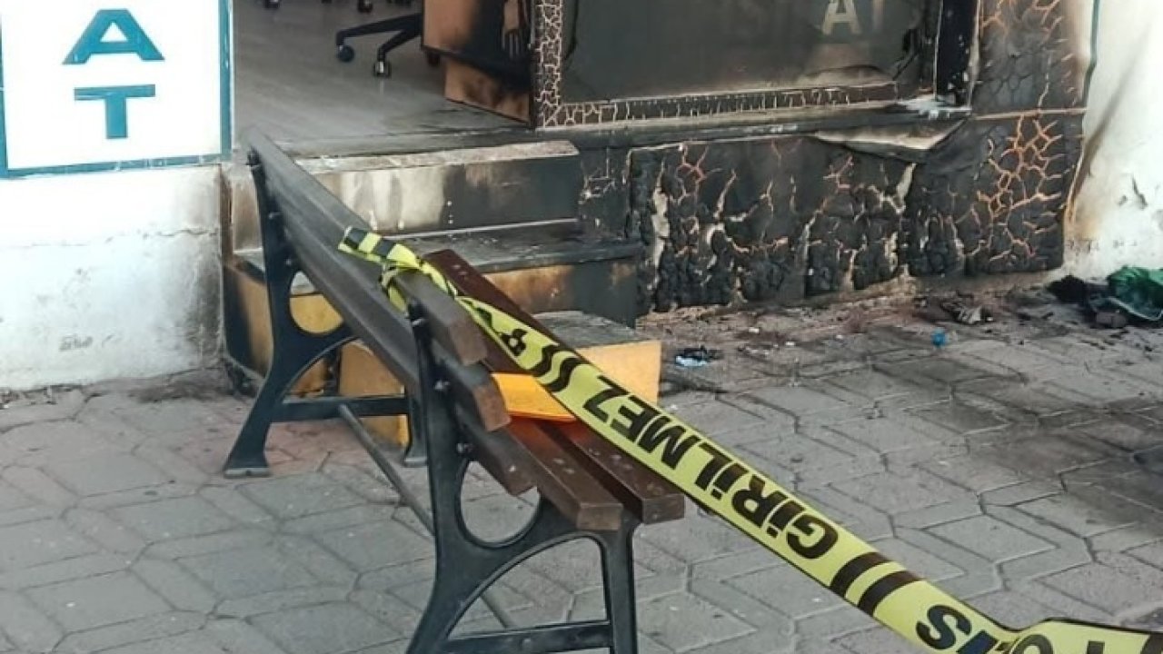 Belediyenin tahsilat ofisini benzin dökerek yaktılar