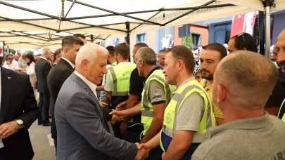 Bursa Büyükşehir Belediye Başkanı Bozbey, belediye personeliyle bayramlaştı