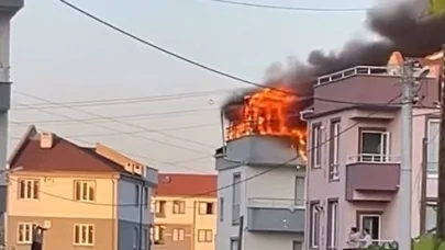 Bursa’da apartmanın çatısında çıkan yangın söndürüldü
