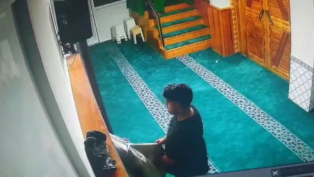 Caminin bağış kutusu ile müezzinin cüzdanını çaldı