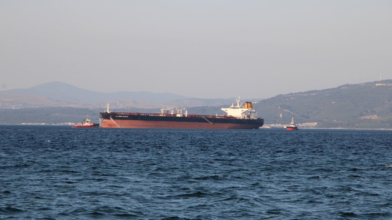 Çanakkale Boğazı’nda gemi arızası; boğaz trafiğe kapatıldı
