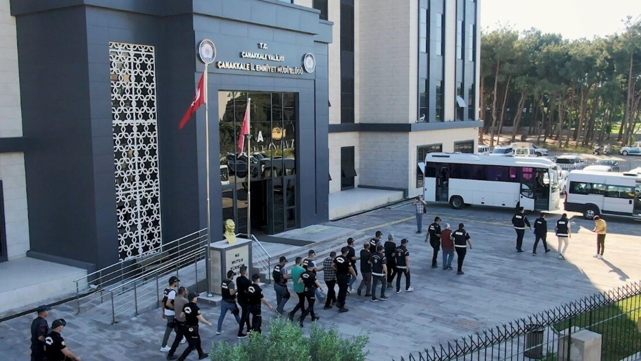Çanakkale'de göçmen kaçakçılığı yapan suç örgütü çökertildi; 23 tutuklama