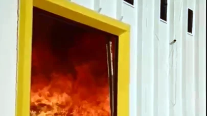 Depo yangınında gıda malzemeleri kül oldu