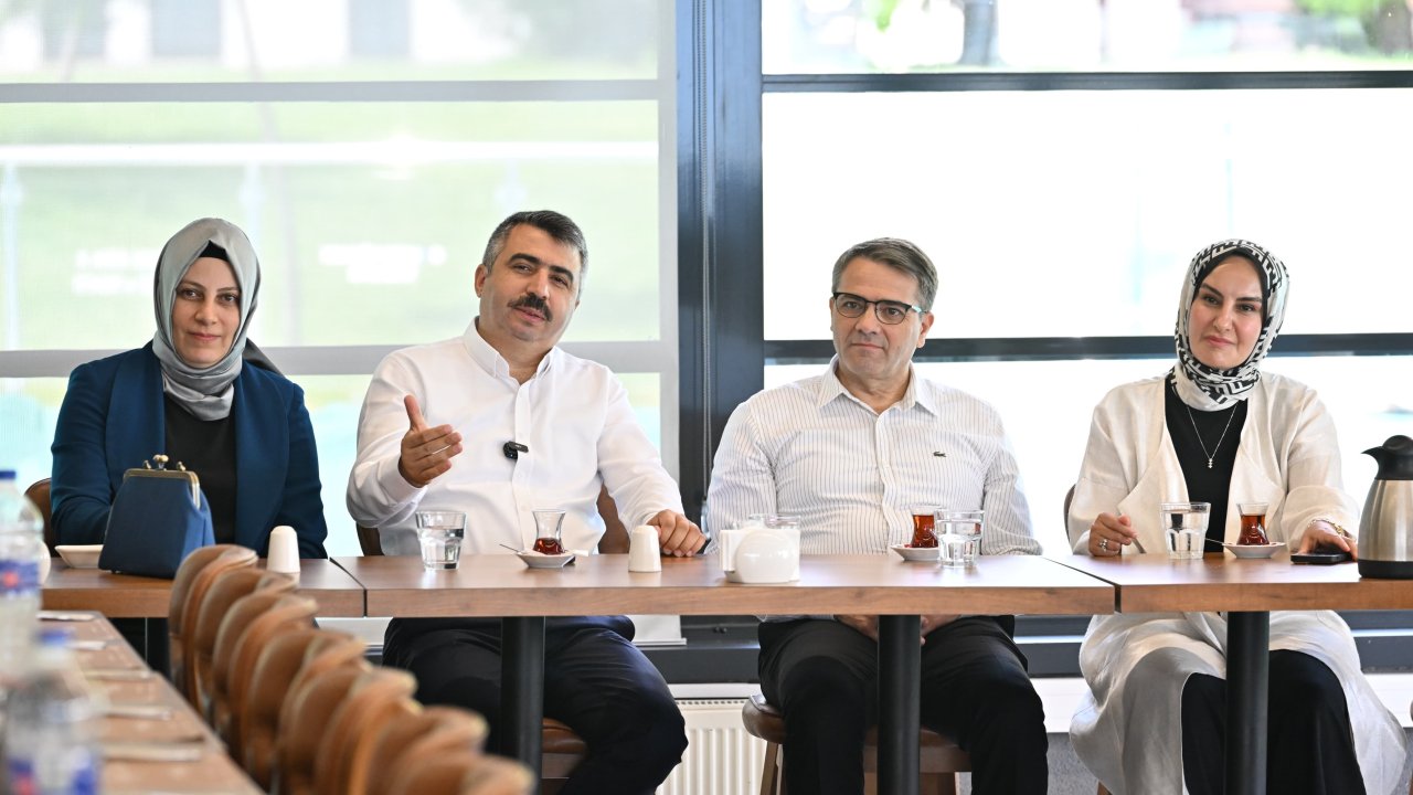Deprem bölgesinden gelen kadın kooperatifleri, Yıldırım Belediye Başkanı Yılmaz’ı ziyaret etti