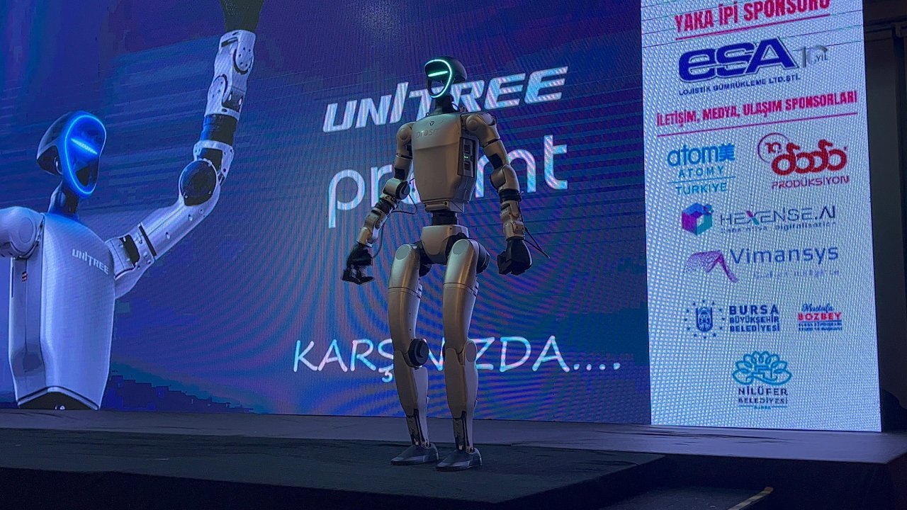 Dünya Kadın Mühendisler Günü'nde insansı robot 'Civan' selam verdi, dans etti
