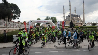 Edirne'de Yeşilay'ın geleneksel bisiklet turunda, 200 gönüllü pedal çevirdi