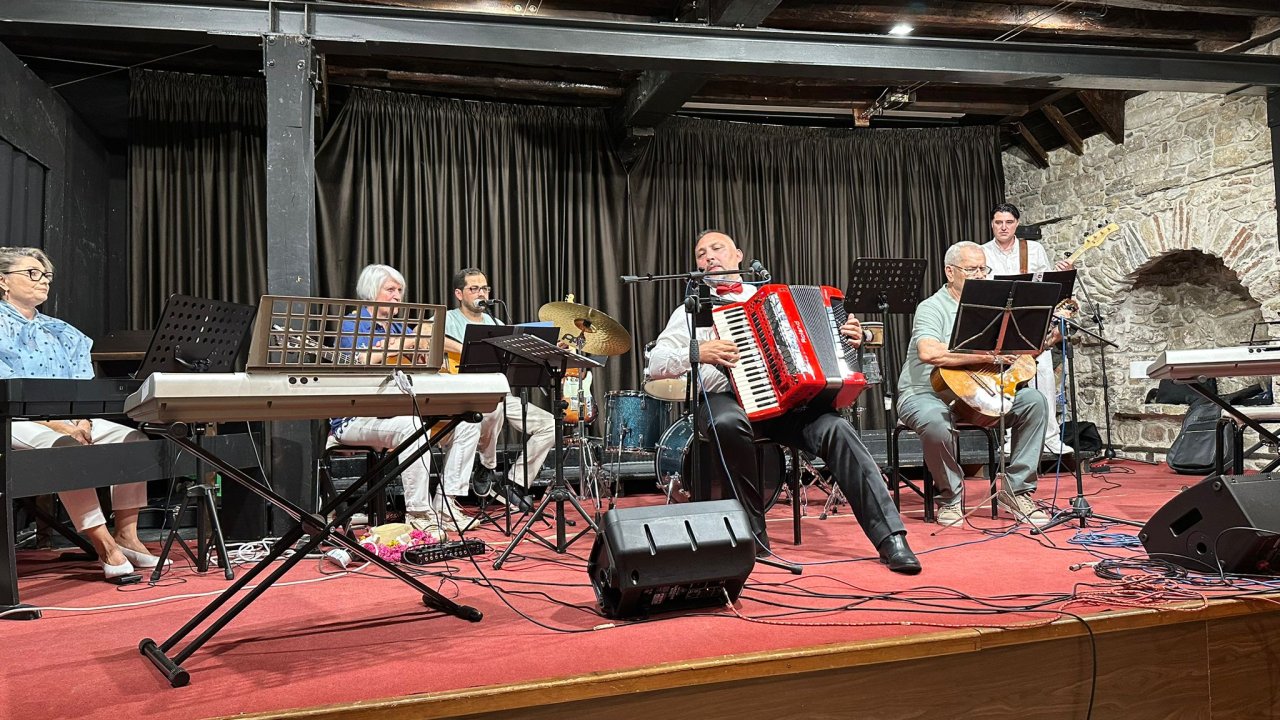 Edirneli müzisyen ve akademisyen, Yunanistan’daki özel konserde sahne aldı
