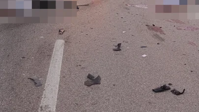Emniyet şeridindeki TIR'a otomobil çarptı: 4 ölü