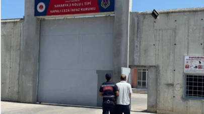 Evin bir odasını uyuşturucu imalathanesine çevirmişler; 1 tutuklama