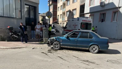 İki otomobilin çarpıştığı kazada 4 kişi yaralandı