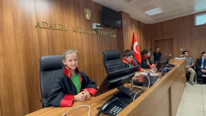 İlkokul öğrencileri adliyeyi ziyaret etti, duruşma canlandırdı