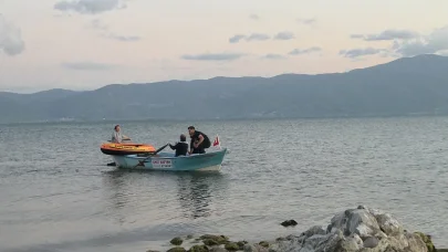 İznik Gölü'nde botta mahsur kalan turist kurtarıldı