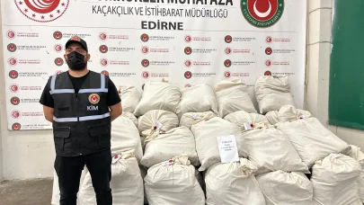 Kaçakçıların cihaz yerleştirip takibe aldıkları 2 TIR’da 318 kilo uyuşturucu ele geçti; 10 gözaltı