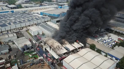 Kocaeli'de boya ve metal kaplama tesisinde yangın/Yeniden