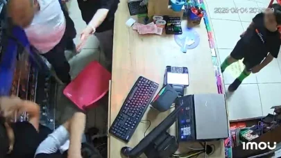 Oğluyla tartışan 2 çocuğu markette darbetti