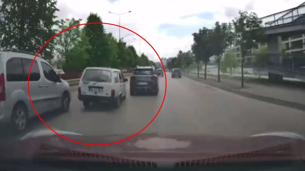 Otomobiliyle makas atıp trafiği tehlikeye düşürdü; o anlar kamerada