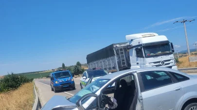 Otomobiller çarpıştı; 5 yaralı