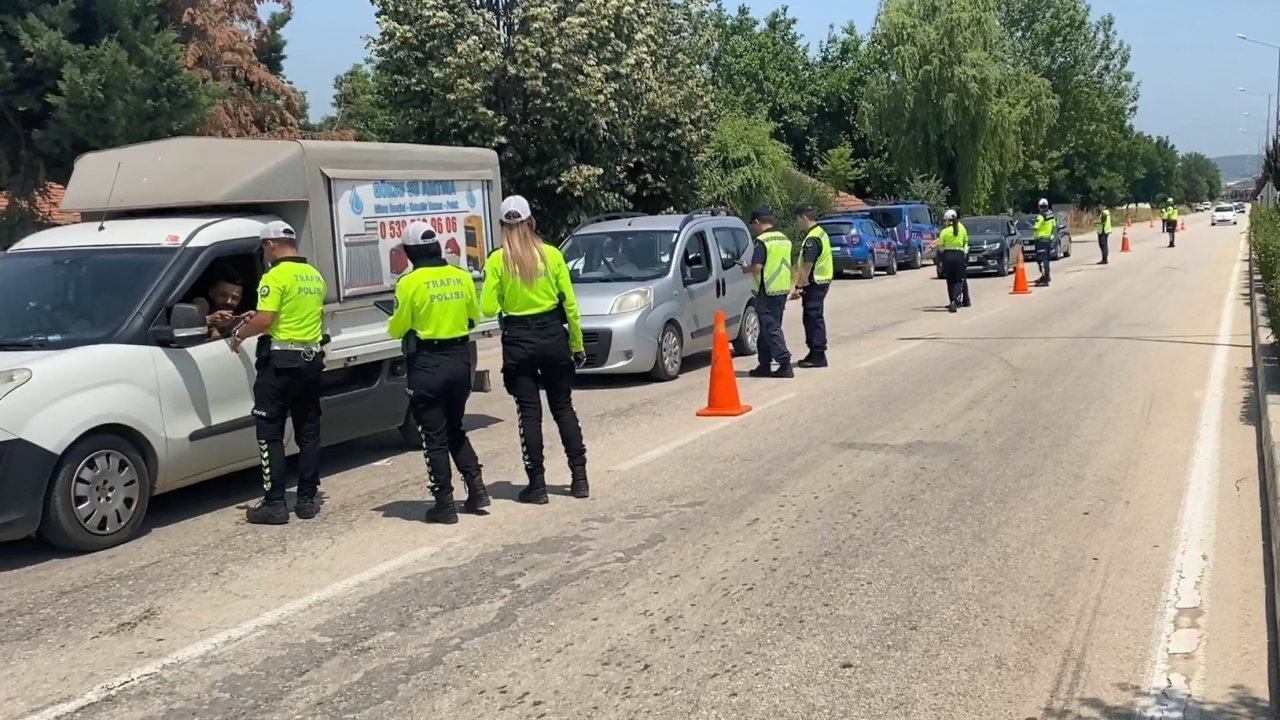 Polis ve jandarmadan ortak denetim: 11 sürücüye 42 bin TL ceza kesildi