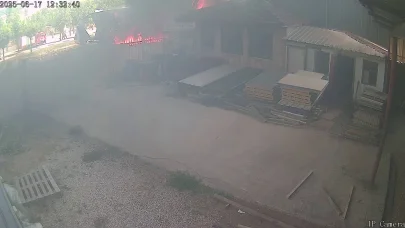 Sakarya'da karşı şeride geçen TIR, 2 TIR'a çarptı: 1 ölü, 2 yaralı
