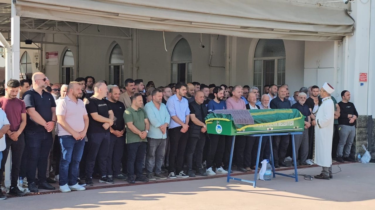 Sakarya'da otomobil ile çarpışan motosikletin sürücüsü kurtarılamadı