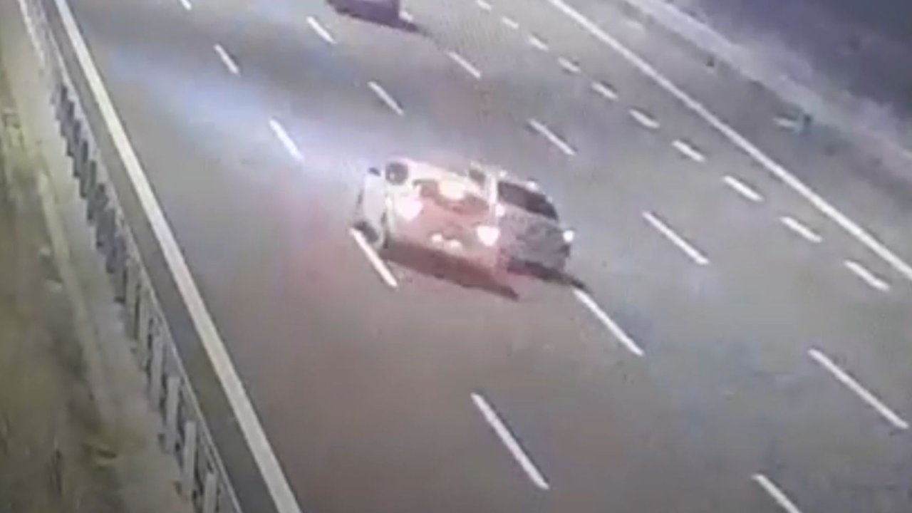 Takla atan otomobilden fırladı; 5 yaralı